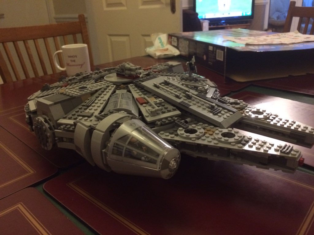 BrettJackson_9's tweet image. All done! #projectfalcon #lego #starwars