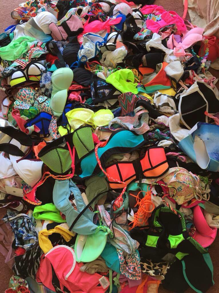 JenSelter's tweet photo. Retweet to win a few bikinis! #JenSelterGiveAway https://t.co/ntTDYfYohx