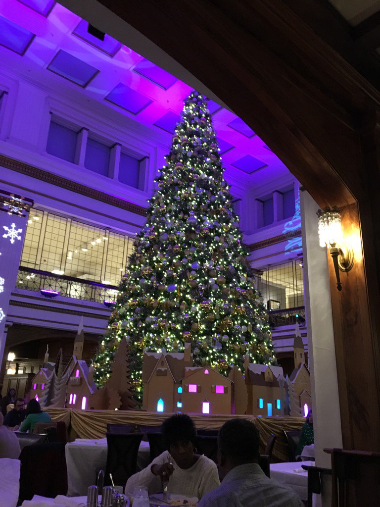jim_m_love's tweet image. Oh, Christmas tree. #WalnutRoom