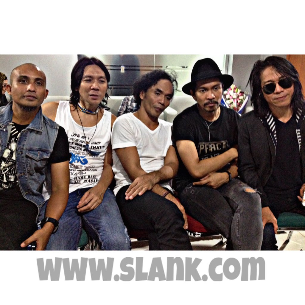 Konser Legenda #32TahunSlank <a href="/slankdotcom/">Slank Band</a>  #reStartHati Di Layar Kaca