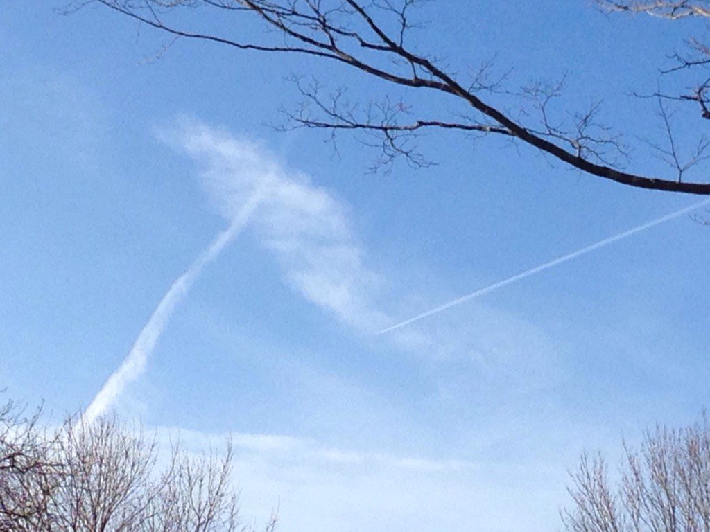 AutoBeGreen's tweet image. #GeoEngineering in the skies!  Look Up! @RIHouseofReps @SkyderALERT