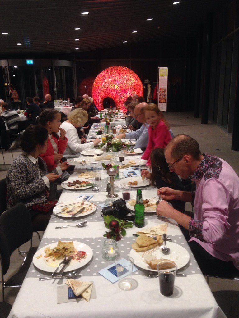 Kerstdiner in #gemeentehuis zeer geslaagd initiatief van <a href="/SWLochem/">SWL</a> <a href="/GemLochem/">Gemeente Lochem</a>