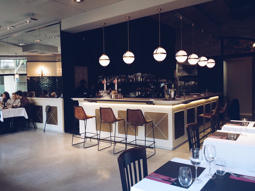 ¡Feliz St. Esteve! Seguimos celebrando fiestas en #ElClassicBcn #Barcelona #BCN  #Navidad2015