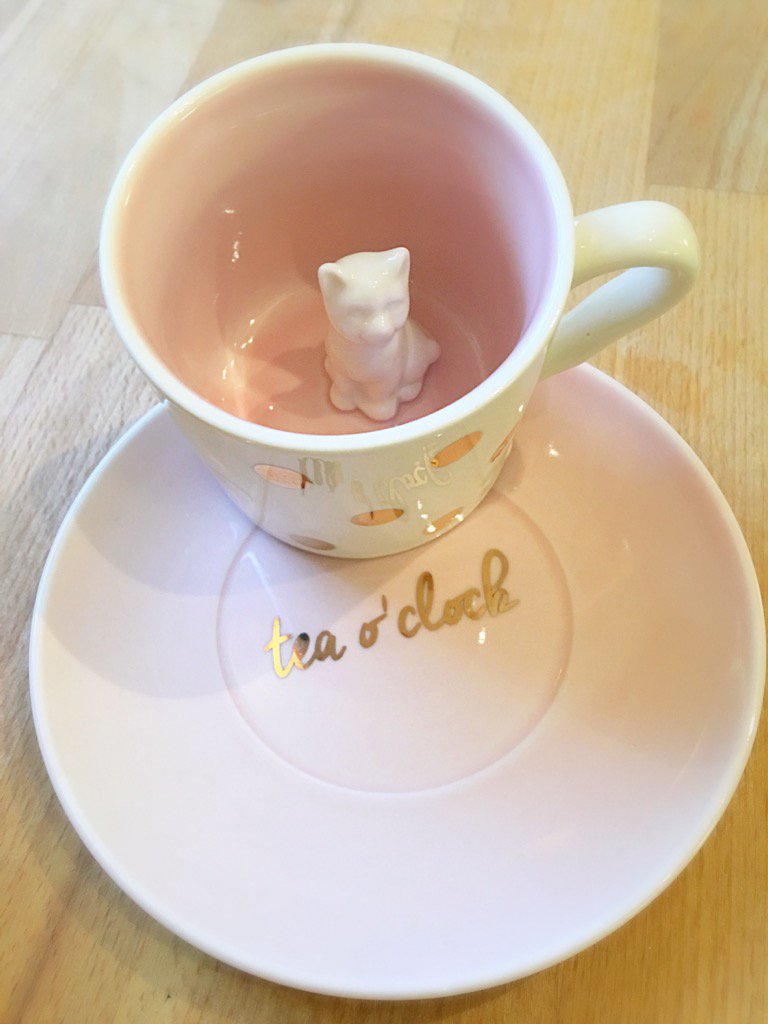 SSixpence's tweet photo. Lovely prezzie from the youngest daughter π For the love of cats and a cuppa tea #catinacup https://t.co/ENtjZTuoTD