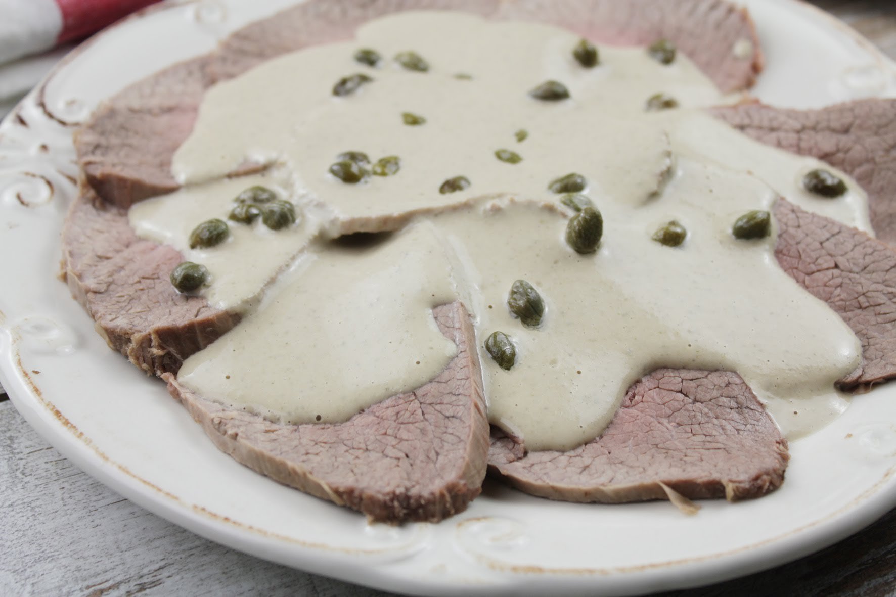 Вителло тонато италия. Вителло тонато соус из тунца. Вителло тонато соус из тунца. Телятина вителло. Вителло тонато.