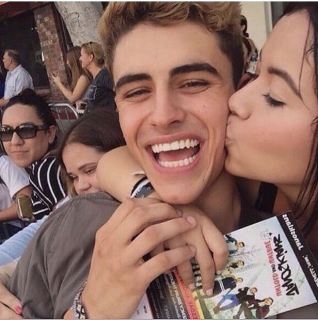SAFEMALOLEY's tweet photo. Jack Gilinsky's smile is my safe haven ❤️❤️❤️❤️❤️ https://t.co/AlPWf2pqas