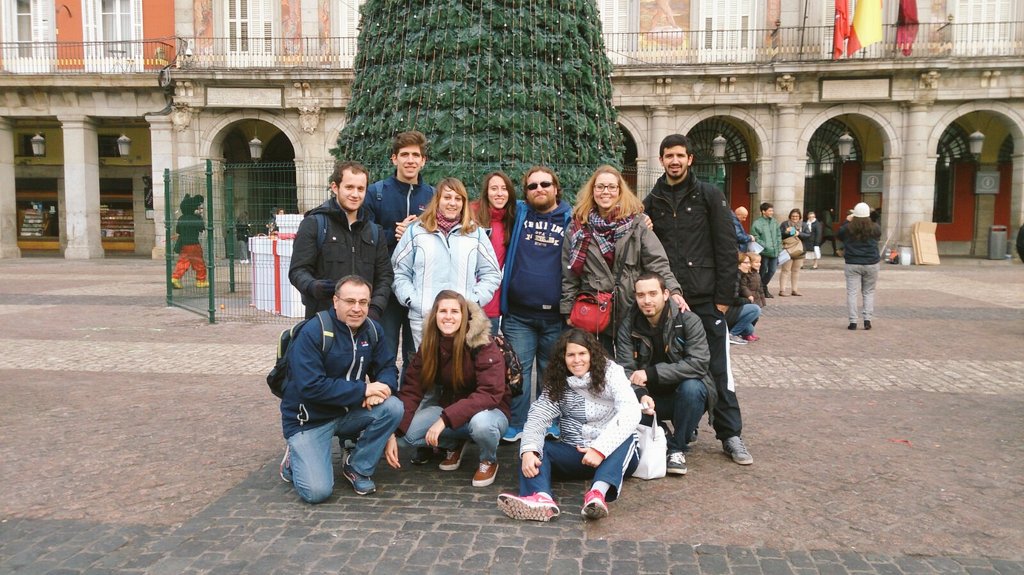 Los chicos/as del Centro Juvenil Cisneros, Las Naves y del Chiqui hemos pasado el día por Madrid.
