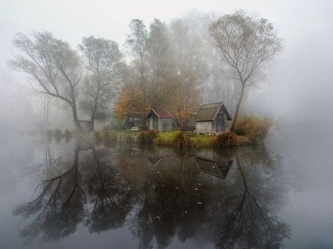 abandoned_pics's tweet photo. Foggy village on a Hungarian lake https://t.co/uI6mjBIUkm