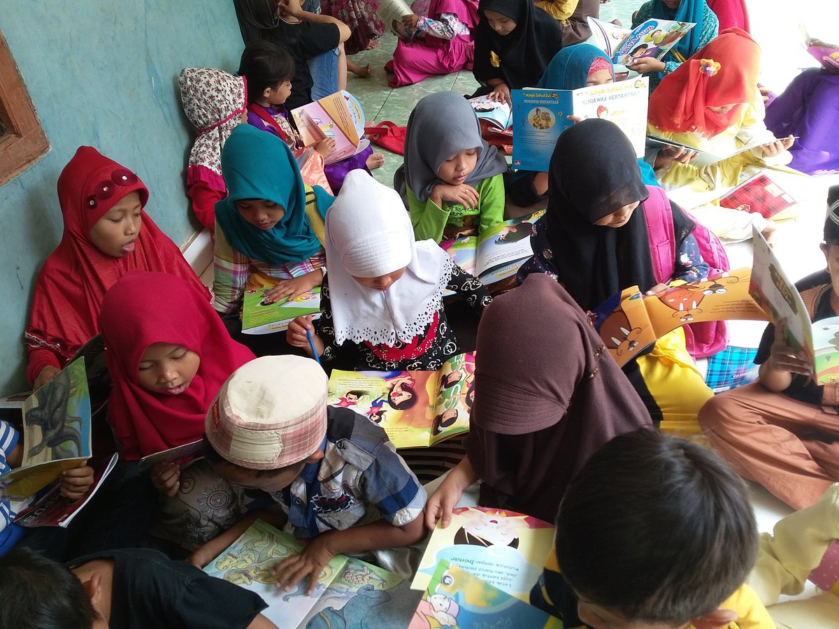 duniasosialku's tweet photo. #KIDS atau Kampung Ilmu Dunia Sosialku, program untuk anak yg dilaksanakan di perkampungan #kilas2015 @imamgozali https://t.co/ktQ3VE5qGA