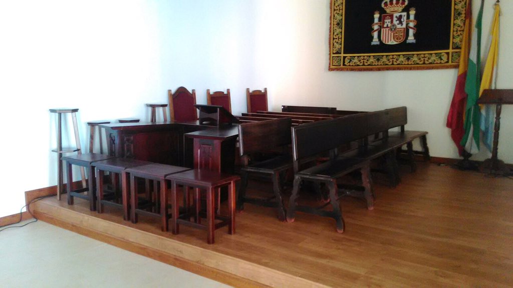 TEREBAL6970's tweet photo. Hoy la concejala de APIN oficiaba una boda civil a vecinos palermos q habían abonado + d 70€ y se encuentran esto... https://t.co/GmEFcmJKWC
