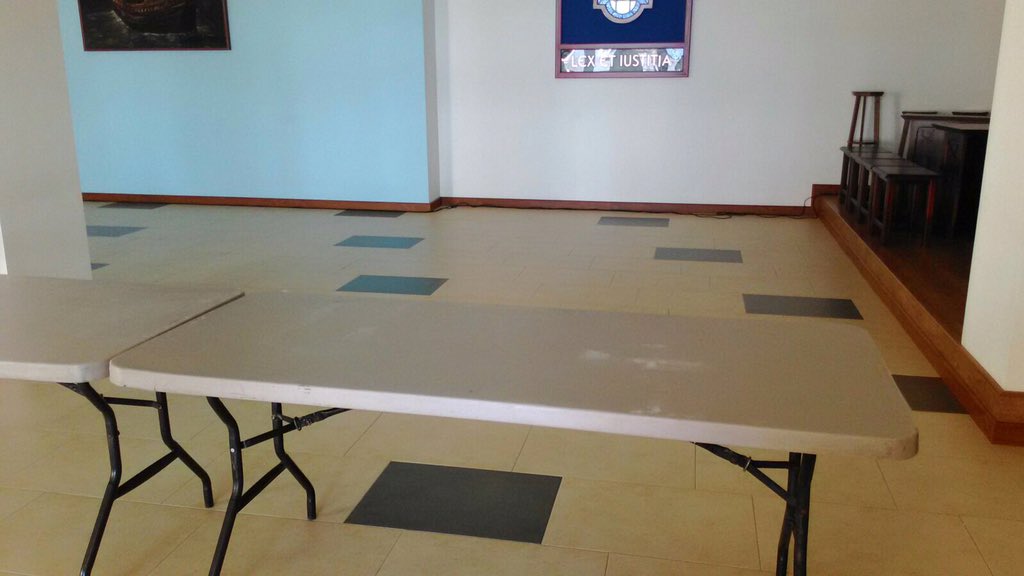 TEREBAL6970's tweet photo. Hoy la concejala de APIN oficiaba una boda civil a vecinos palermos q habían abonado + d 70€ y se encuentran esto... https://t.co/GmEFcmJKWC