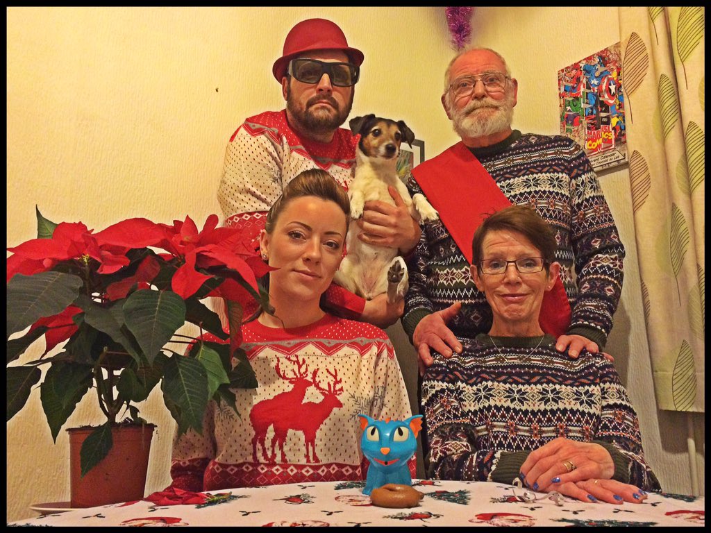 johnny_shbaz's tweet photo. Merry Christmas from the flys. 🎄🤘🏼😂🤘🏼🎄 https://t.co/4wbhyybAfF