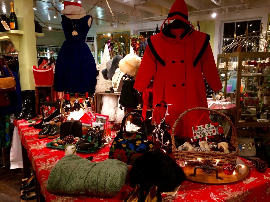 ACKblACKbook's tweet photo. Huge Sales all around the rock! Why NYE on ACK is a great week to come bACK: https://t.co/hAerkGcdzE #Nantucket https://t.co/dpfPHk0HYE
