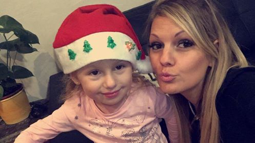 Papuche7's tweet photo. Joyeux noel mon amour ma princesse ma chérie je t'aime <3 <3 <3 https://t.co/8ziTA86MqC