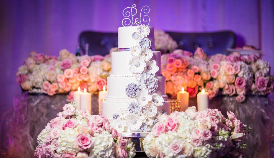 Flowers & candles & cake...oh my. 🍰: Chocolada 💐: @BOUQUETstyle 📷: @isaacimage  #weddingplanner #torontowedding