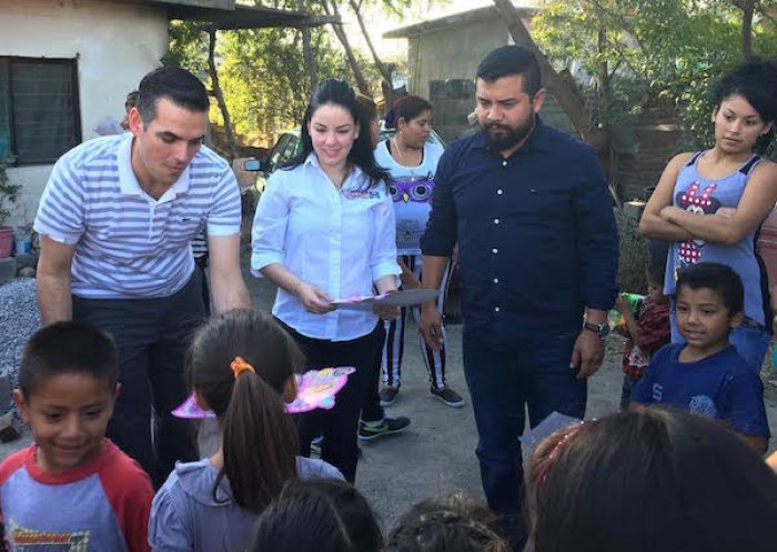 eitmediaglobal's tweet photo. https://t.co/eLzi7A0voa
#eitLocal @MauroGuerraNL y Brenda llevan alegría navideña a Escobedo https://t.co/SZ7kY50R5p