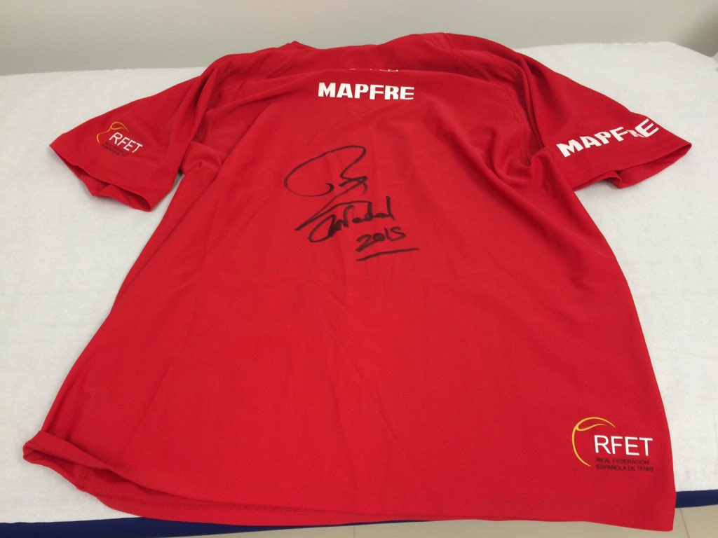 ClinicaTenis's tweet photo. Quieres la camiseta del equipo español de Copa Davis firmado por @RafaelNadal ? RT y Síguenos para participar! https://t.co/LNYuNdwT1b