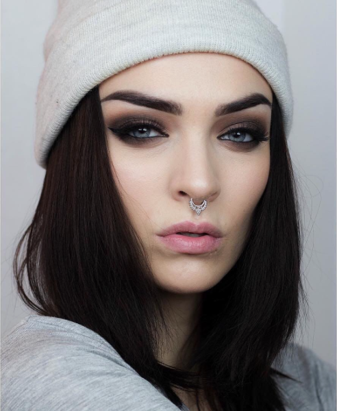 ABHcosmetics's tweet photo. Perfection ❄️ @ladyvladislava
BROWS: #Dipbrow in Ebony
EYES: #ShadowCouture Palette https://t.co/6bsbebgirE