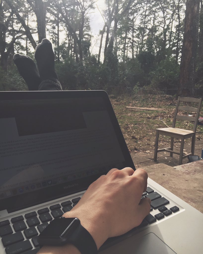 AlluringLens's tweet image. 77 and a beautiful breeze perfect day for editing photos outdoors