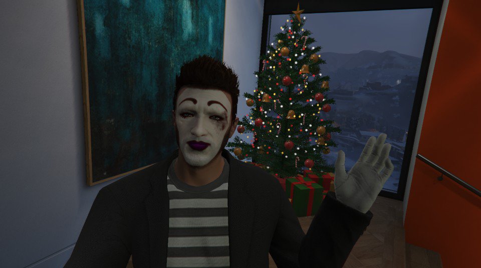 MimeOfCrime's tweet photo. #WhatSantaDidntDeliver The invisible box I asked for! Unless I just can't find it >_>  #GTAV #GTAOnline #Snapmatic https://t.co/tjqGnDfKkn