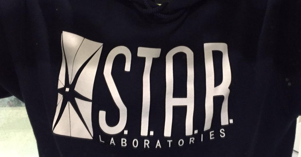 FawnHoganMD's tweet image. Not a collectible but it&apos;s my fave sweatshirt from Christmas 2015! #DCHoliday