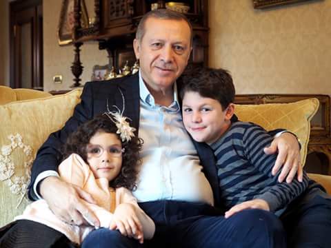 Mustafaozhan39's tweet photo. Allah herkeze böyle tstlı torunlar nasip etsin! Cumleten hayırlı akşamlar AK Kardeşlerim. https://t.co/XO1ms8EwGP