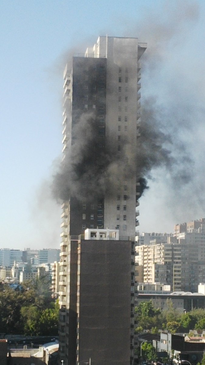 MedelTerra's tweet photo. @Cooperativa incendio departamento San Ignacio con Diez de Julio https://t.co/goTgPggRNm
