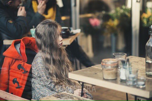 ~Prays/Sings~tank you Jesus tank you Jesus for r food,for r food and the many blessings and the blessings,amen,amen