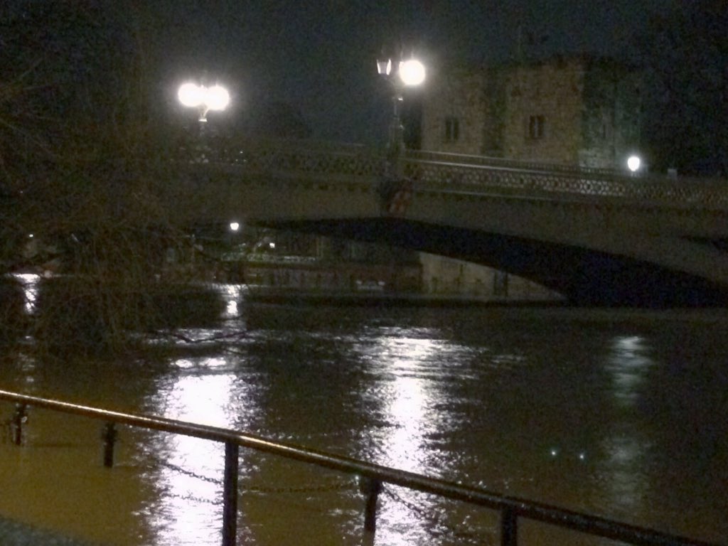 Lendal Bridge from North St #York. #flooding <a href="/EnvAgencyYNE/">Environment Agency - Yorkshire & North East</a>