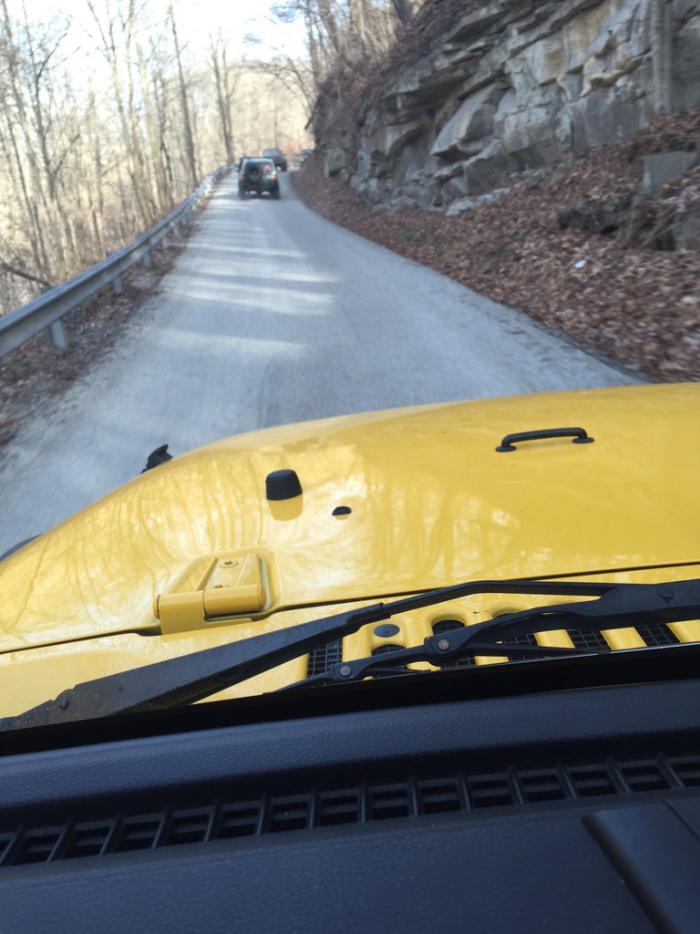 IgyMom's tweet photo. #goingup #mountains #Fairmont #WestVirginia #WV #jeephoodshot #jeep #nature #jeeping #wheelin #jeepgirl https://t.co/vRiWsAkeNe