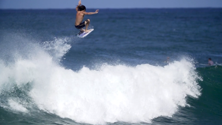 Surfer's tweet photo. Amp Sessions, hidden lefts, Mason Ho Ho Ho, and so much more. #ThisWeekInWebclips
https://t.co/XdUZTjpkeB https://t.co/C0ixp1Kndl