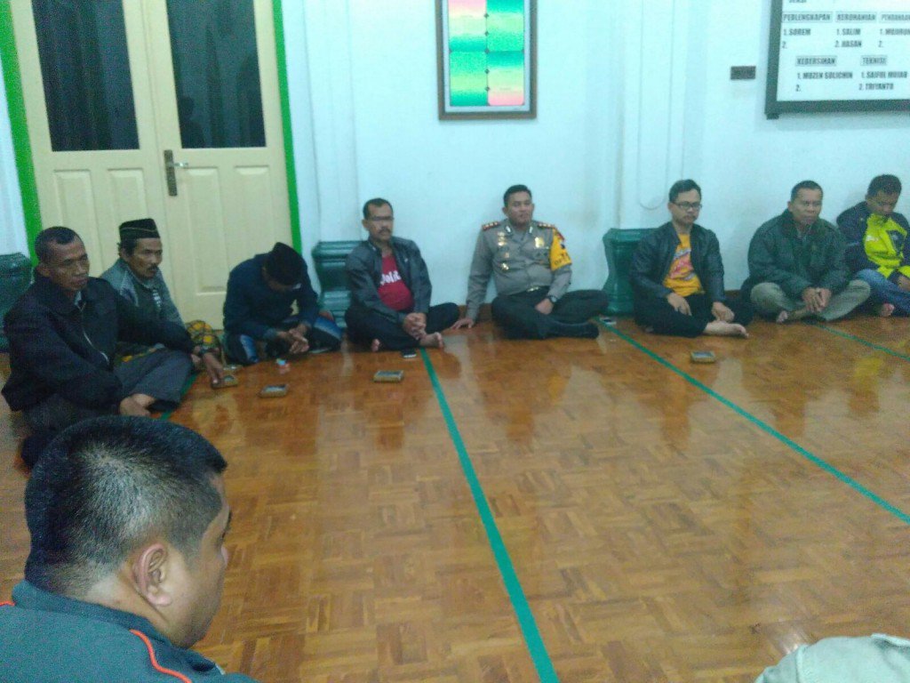 Cegah Bentrokan, Poles Wonosobo Beri Pengarahan Warga - infojatengnews.com/2015/12/27/ceg…