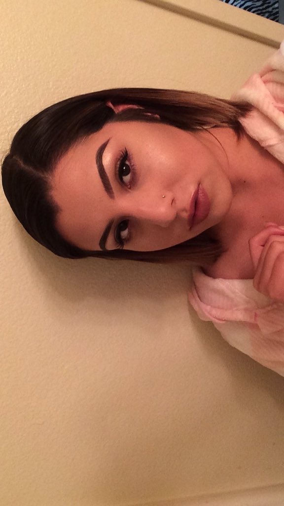 loordzzzz's tweet photo. I don't use this but I'll drop a selfie on this account too https://t.co/ASBSWQfw1B