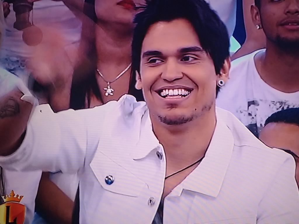 portalstockler's tweet photo. Algumas fotos do Gustavo no programa @Legendarios nesta madrugada do dia 26 pra 27/12! 💙 #GustaNoLegendarios https://t.co/F5GNDdJLGr