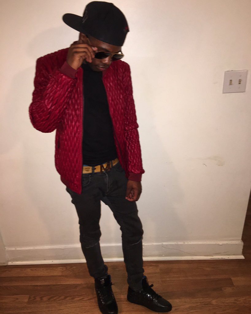 Tiyonbenaboss's tweet photo. SHITTING WAS ONE OF THINGS I DO BEST π―πΈβΌοΈ #BENABOSS https://t.co/HxtohjGAyB