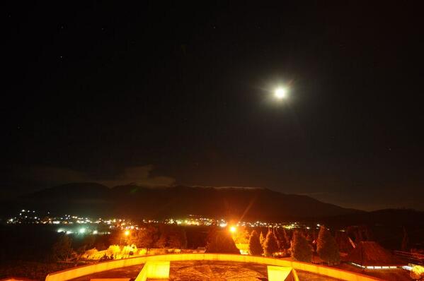 Peserta yg bs ikut kami batasi, krn venue panggung terbuka terbatas. Hrs daftar dulu di dieng.cf