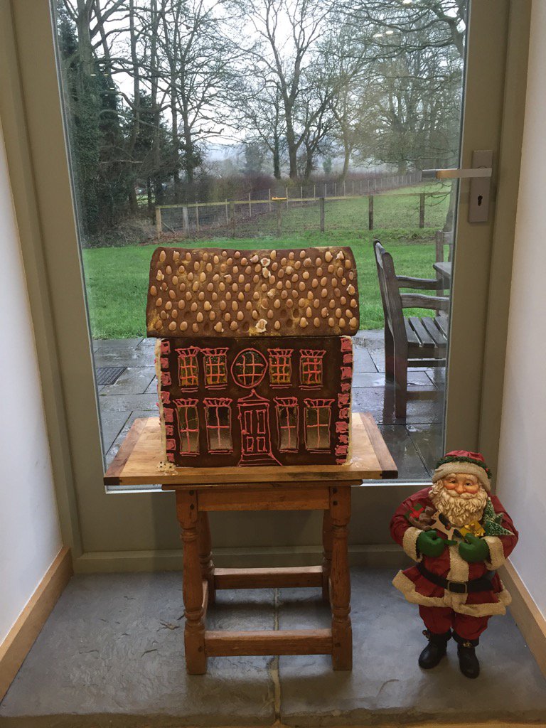 Lisa_heathcote's tweet image. Found  #17centuary #gingerbread recipe so made 17centuaryhouse @OutlanderTVNews @DowntonAbbey #timeof still cooking