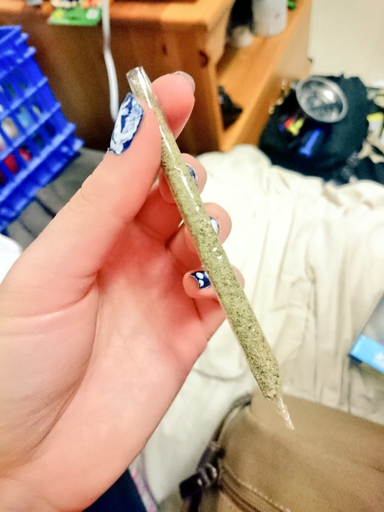 _treehugg3r's tweet photo. Clear joint #weedaddict #weed https://t.co/WbwPhfePAG