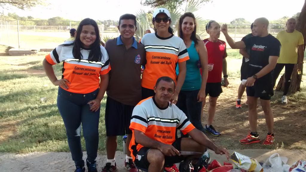 SalZiga1's tweet photo. Excelente compartir de fin de año *-* #CorrecaminosRunnerdelZulia https://t.co/4Jpp5zJRyl
