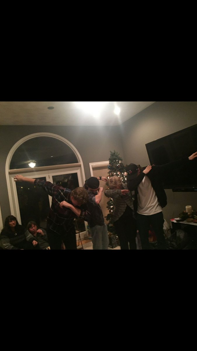 Pubeskila's tweet photo. Grammy is dabbin' https://t.co/mnphWk81cW