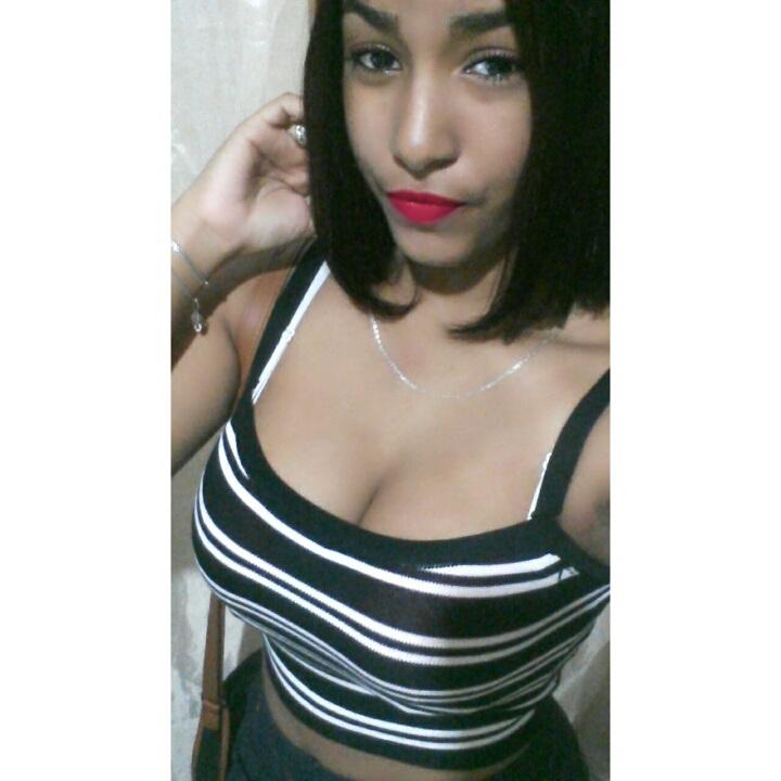 __yoemii's tweet photo. Viendo Las Cosa De Otro Ángulo 💋🎧 https://t.co/13IyyyWgH2