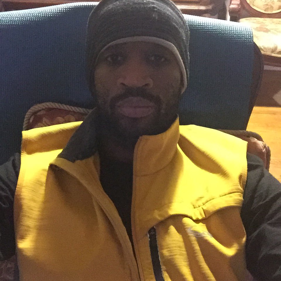 mikemoreau85's tweet photo. Relaxing after my easy run in my body fit zone base layer from @icebreakernz. #runchipro https://t.co/enb4yXWXfC