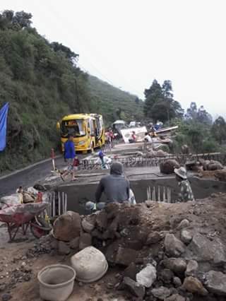 TelagaDieng's tweet photo. Renovasi jalan Dieng KM 22 https://t.co/ukK5BltcpG