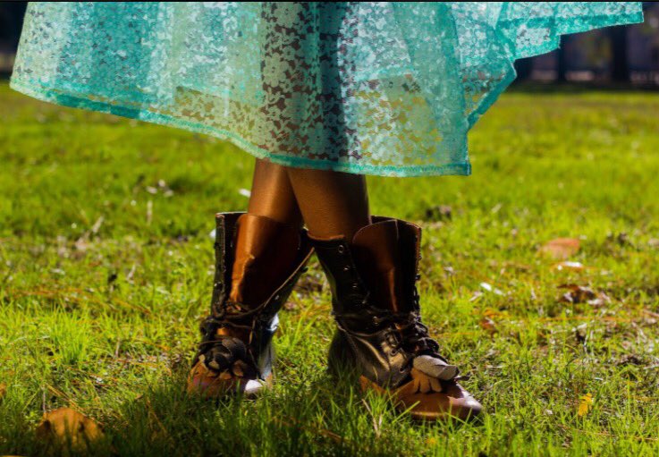 QuishaTheWriter's tweet photo. MY FAVORITE PAIRS OF SHOES #ontheblog https://t.co/Np9omDF8e5 #GrayStyleWrite #GrayStyle #sotd #FashionBlogger https://t.co/l5UgSjqe4n