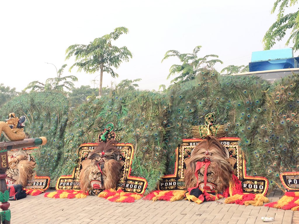 kira" reog ponorogo ini mau ngapain ya di #DahsyatnyaMingguHappy ?? jgn sampai ketinggalan ya!