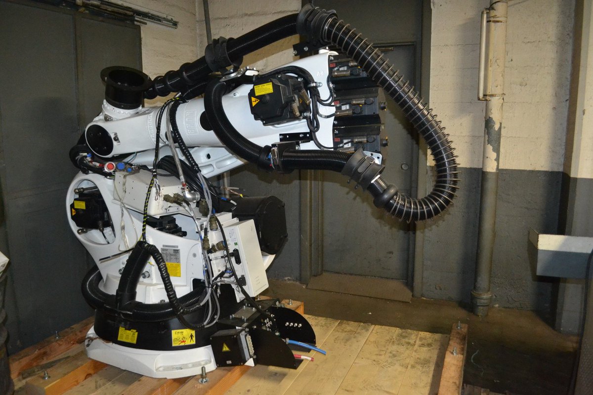 tech8000's tweet photo. Used Industrial Robot - KUKA KR210  Read More:  https://t.co/kLjrrL2834 https://t.co/byHrRsuSjO