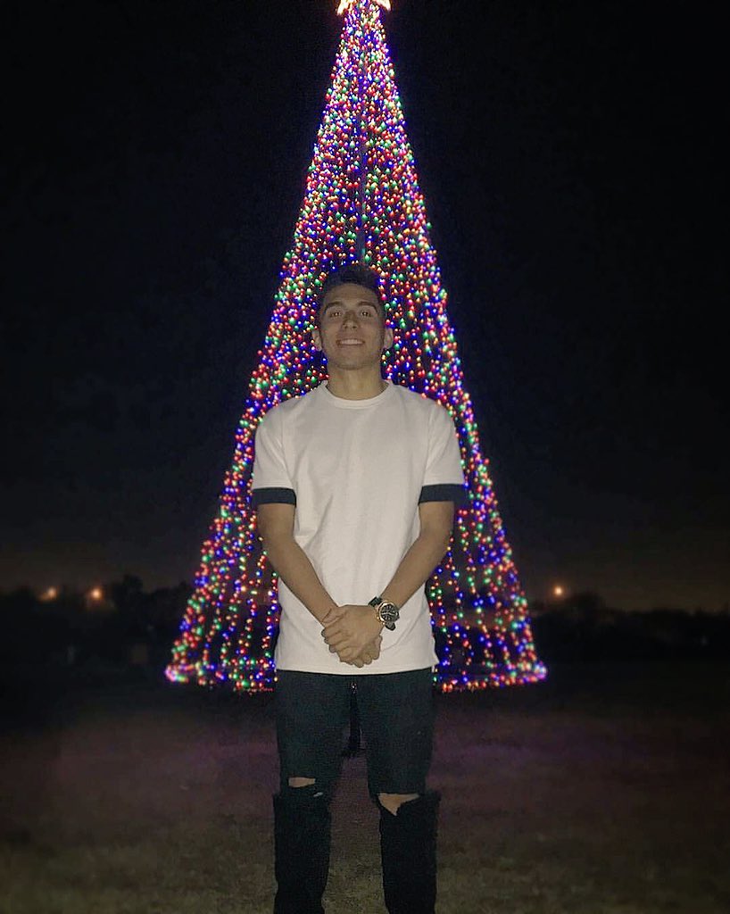 RogerOlvera6's tweet image. #somethingsimple 🎄