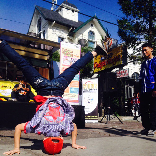 Breakdancer paling junior kayaknya tp kereen bgt dr @b_s_d_c di event pagi ini w/ @kmgp_themovie