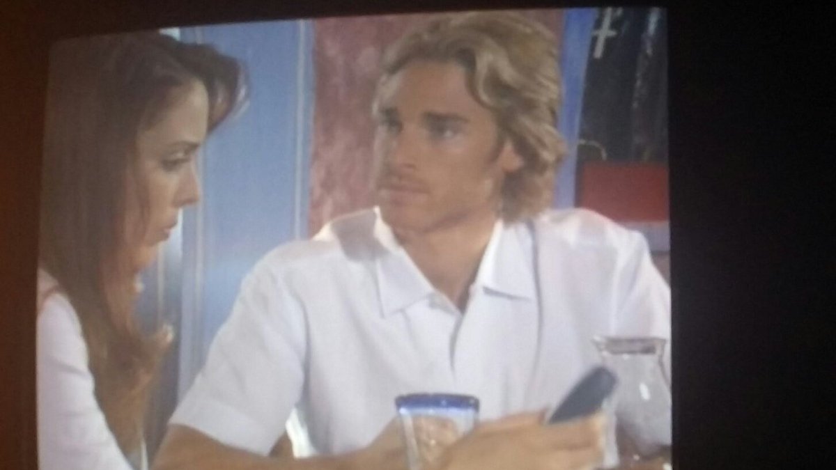 estefania125's tweet photo. Sábado noche, 3:30AM, viendo Rubí en dvd. #Rubi #Planazo #EsUnaDescarada @MCarmenCoca @sebastianrulli @jackybrv https://t.co/lYJq3fIQXC