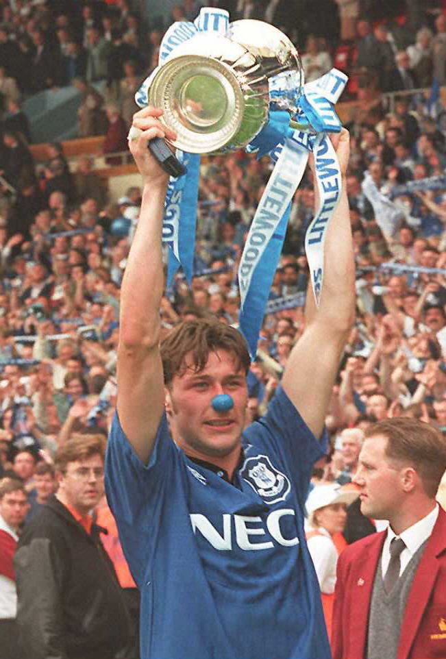 Happy 44th birthday to Big Duncan Ferguson! What\s your favourite Dunc memory? 